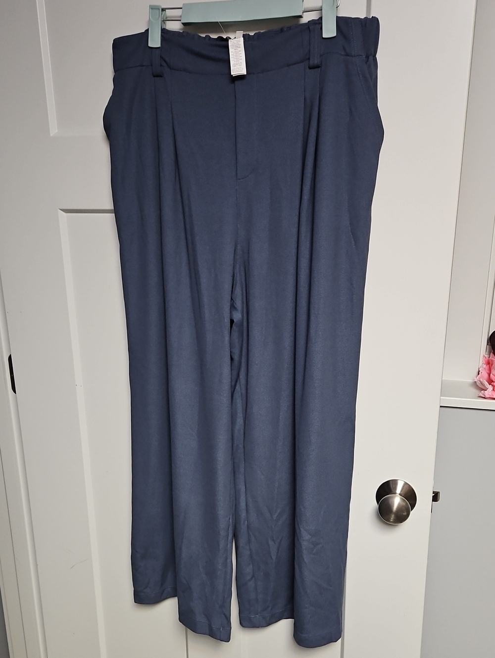 HALARA Relaxed Wide-Leg Pants in Navy
